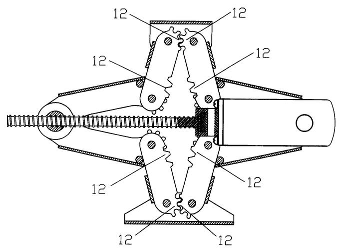 一种电动剪式千斤顶,包括两个左右对称于中心线的托举组件,提升平台